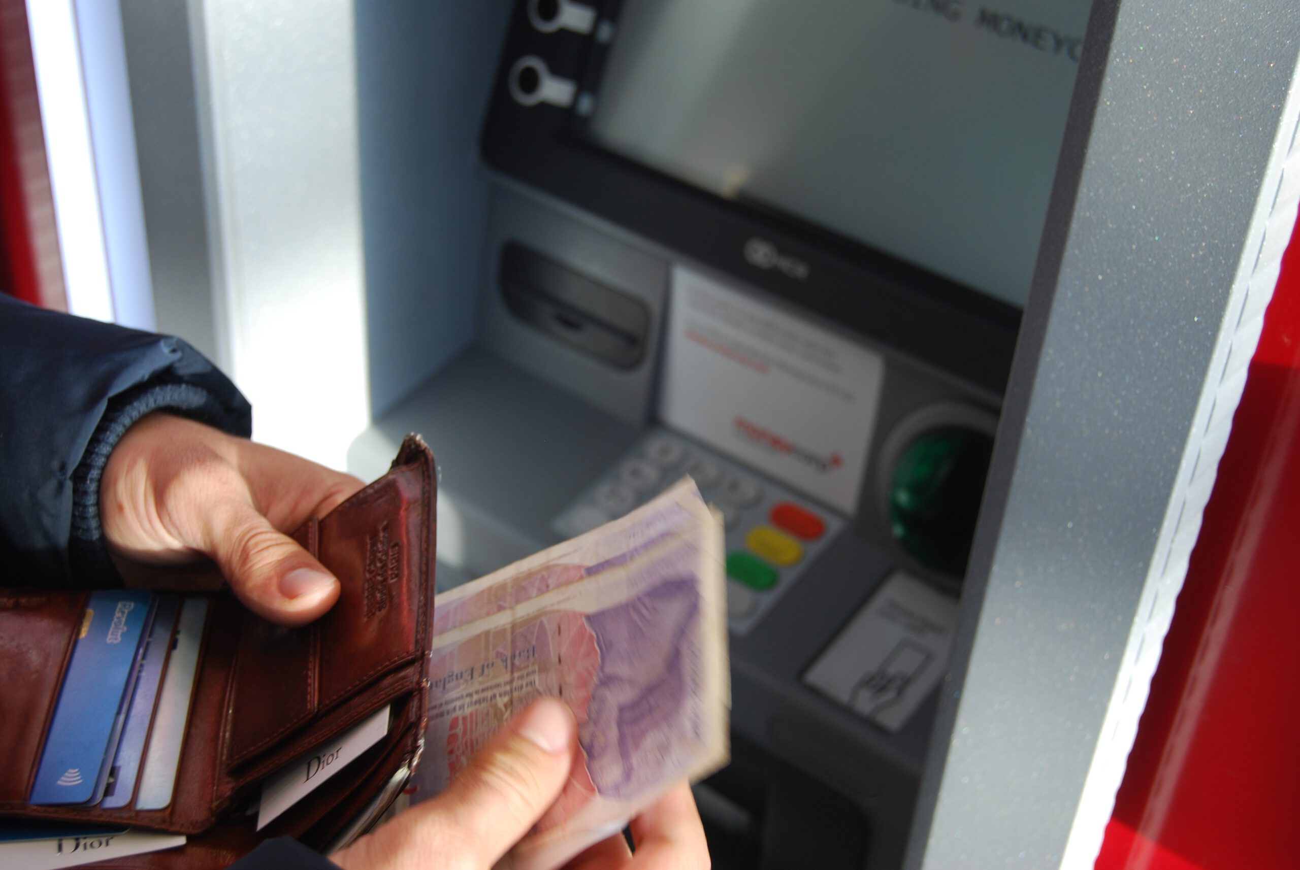 Zwrot środków przez bank po nieautoryzowanej transakcji